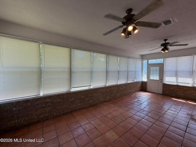 Building Photo - 436 Madison Oaks Dr