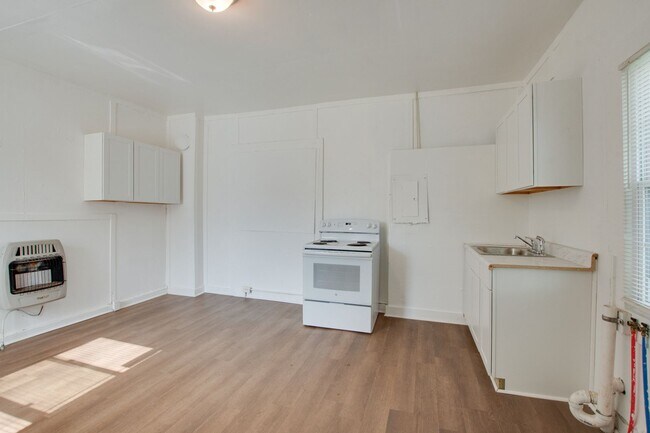 Building Photo - 3701-3703 Fairview St SW