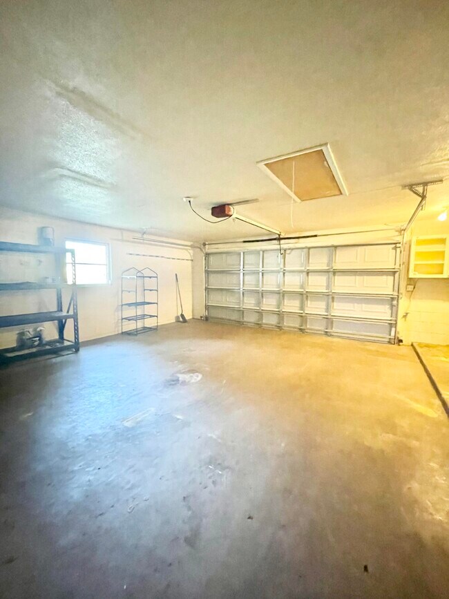 Building Photo - 3025 Briarwood Ln