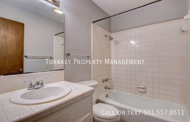 Building Photo - 1821 Sanford Dr