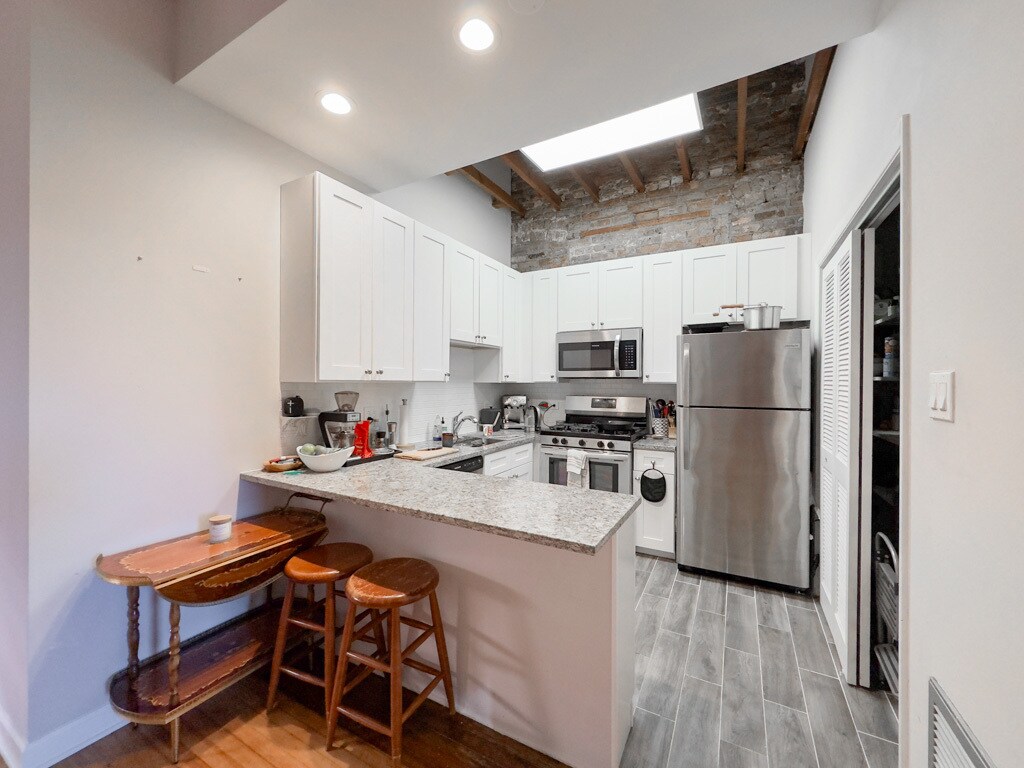 Building Photo - 2136 N Clifton Ave