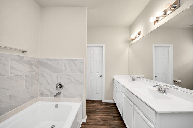 Building Photo - 25827 Kinship Ct