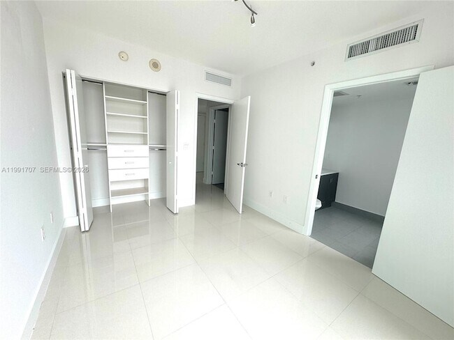 Building Photo - 92 SW 3rd St