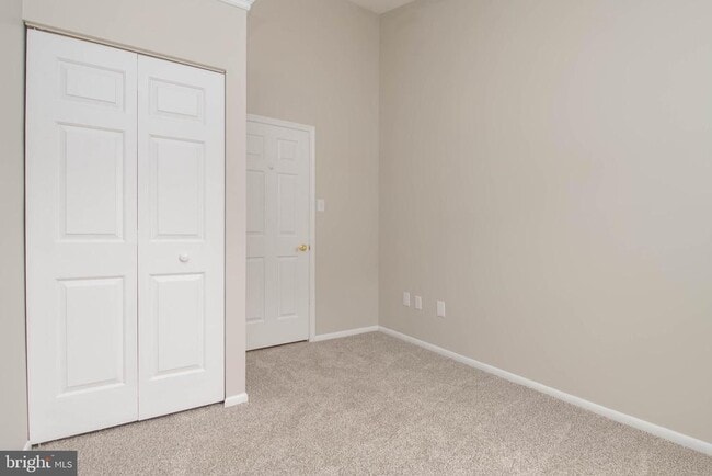 Building Photo - 6 Far Corners Ct