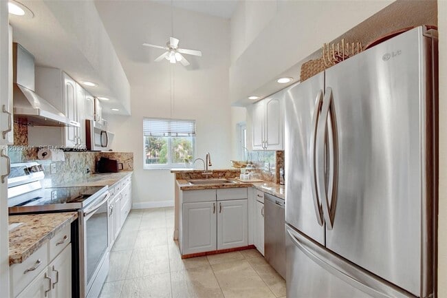 Building Photo - 16339 Malibu Dr