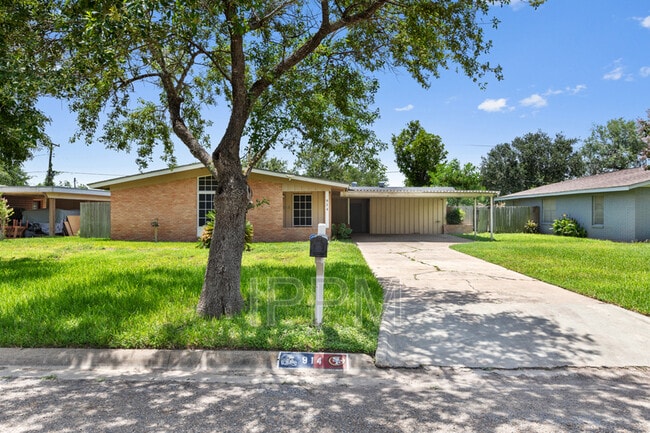 Building Photo - 914 Carrol Ave