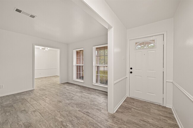 Building Photo - 5615 Beechnut St