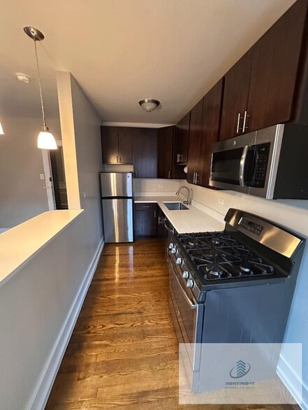 Building Photo - 1712 W Albion Ave