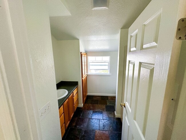 Building Photo - Two Story Custom Home in Arcata!