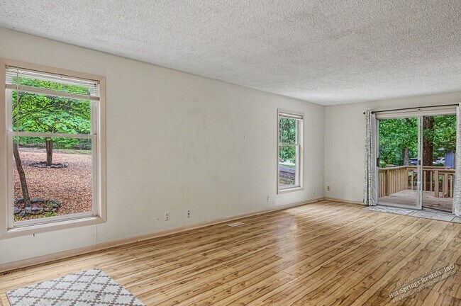 Building Photo - 2 Bedroom, 2 Bath Home Near the Glazypeau Gate