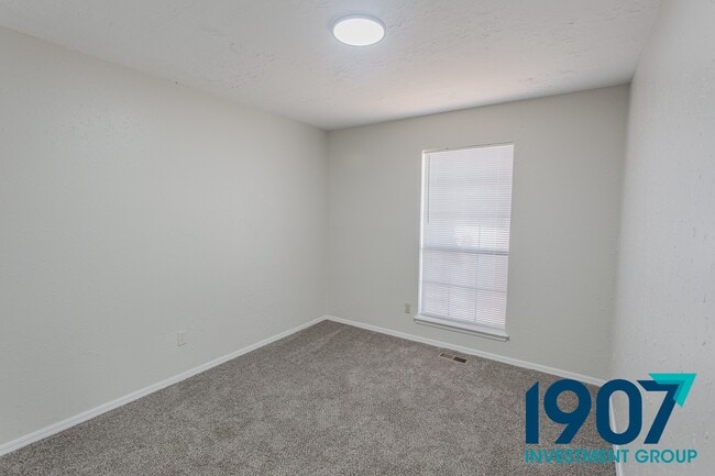 Building Photo - 400 Trinidad Dr