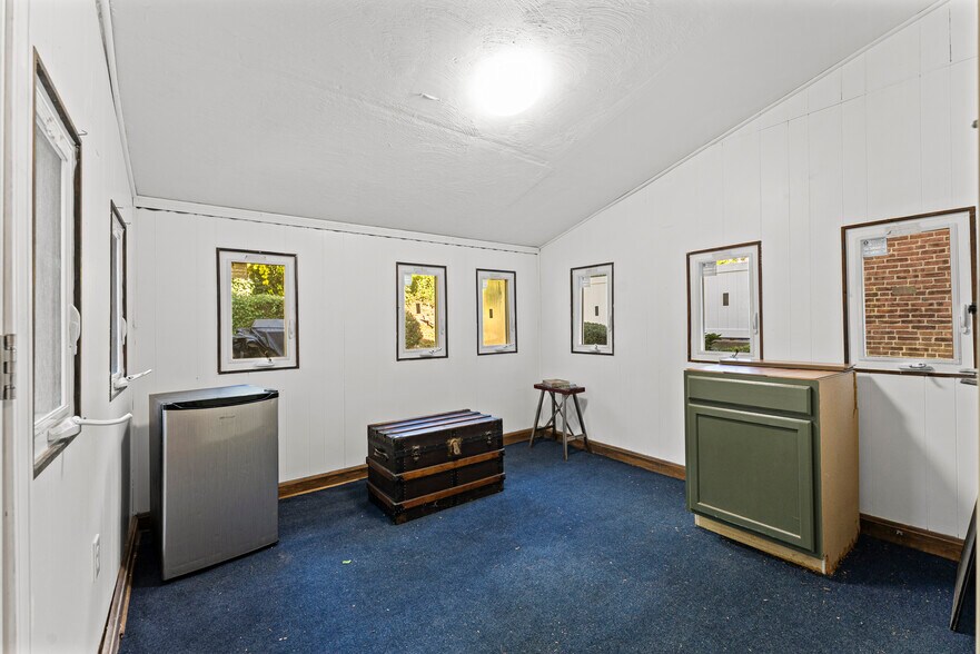 three season room - 31 Cameron Ave