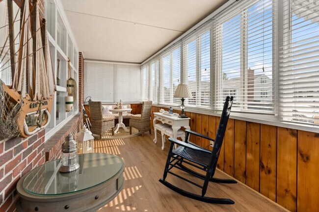 Building Photo - 12 Harris Ave