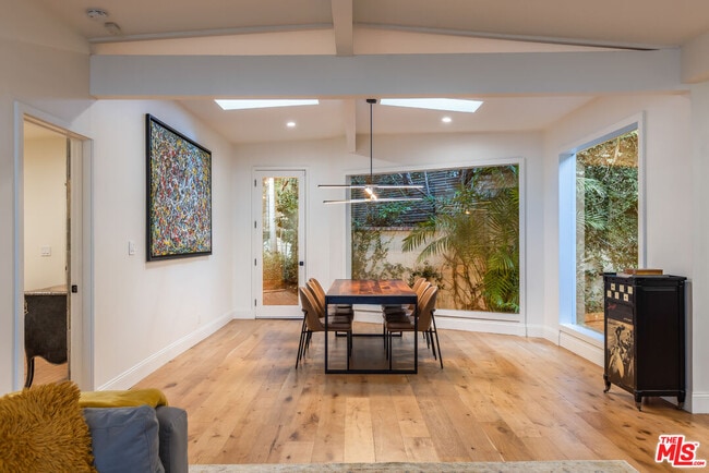 Building Photo - 7473 Mulholland Dr