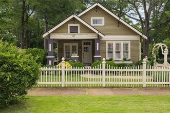 Building Photo - 28 Clay St SE