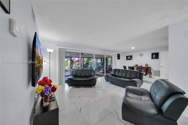 Building Photo - 246 SE 44th St