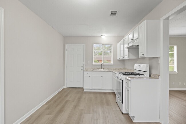 Building Photo - 9133 Woodlyn Rd
