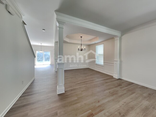 Building Photo - 2004 Centerview Dr