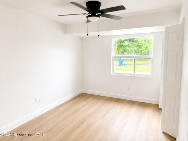 Building Photo - 1231 Mariposa Dr NE