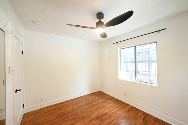 Building Photo - 216 S Vendome St