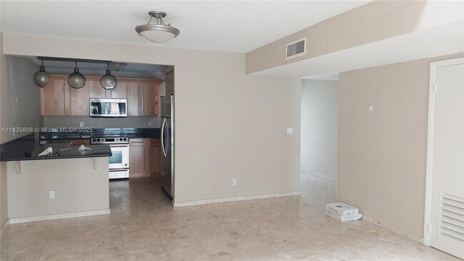 Building Photo - 350 Poinciana Island Dr