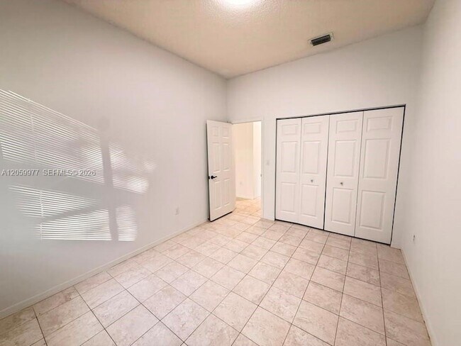 Building Photo - 420 SE 23rd Ln