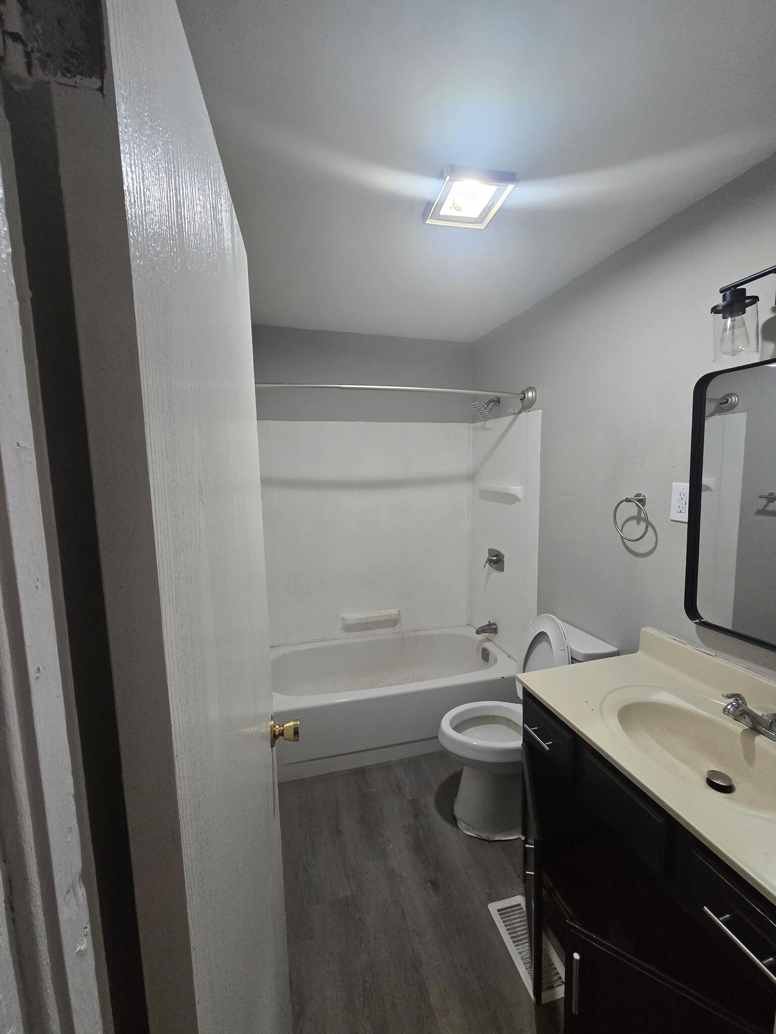 Building Photo - 2358 Putnam St