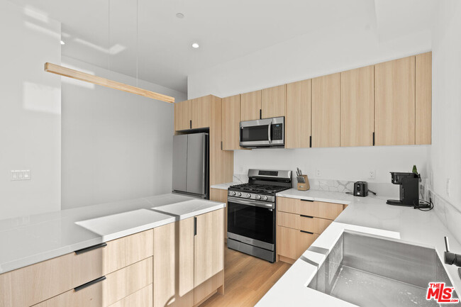 Building Photo - 236 S Carondelet St