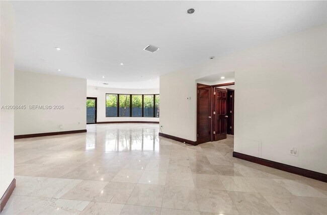 Building Photo - 540 S Shore Dr