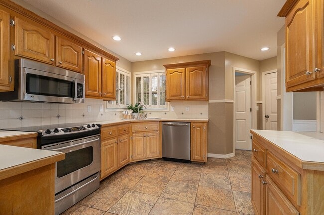 Building Photo - 5095 S Wanda Gray Ave