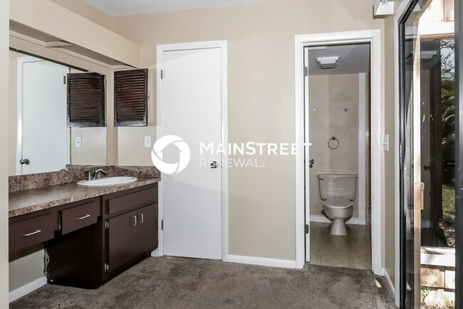 Building Photo - 3 Bedroom Pet-Friendly Home in Fort Pierce...
