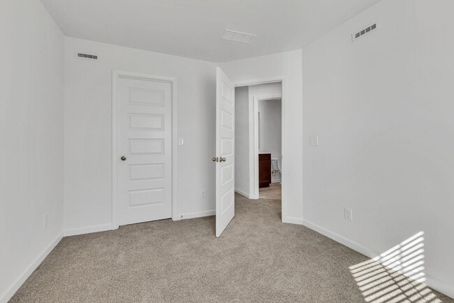 Building Photo - 5006 Dayflower Dr