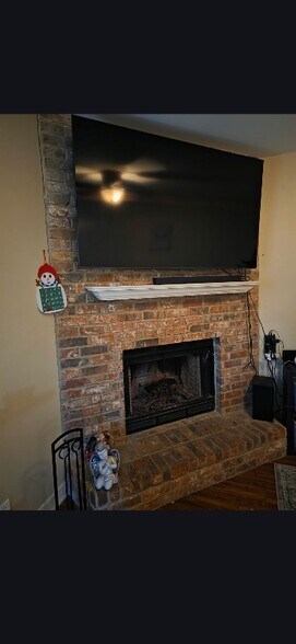 Building Photo - 714 Yorktown Ct