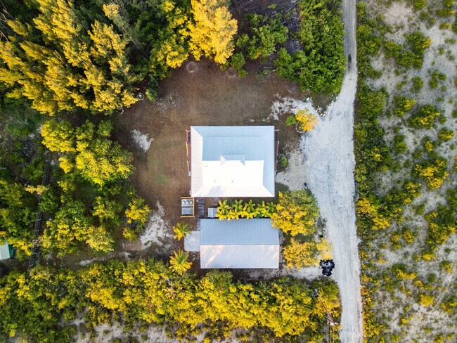 Building Photo - 18954 Acosta Rd