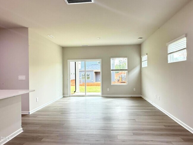 Building Photo - 1008 St Lawrence Dr
