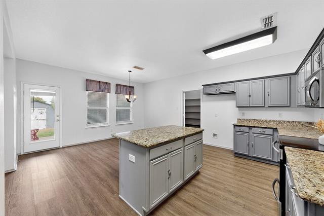 Building Photo - 415 Hidden Ridge Dr