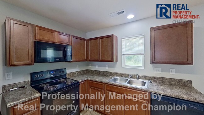 Building Photo - 3 BD/1.5 BA Home with Fresh Paint and New Carpet!