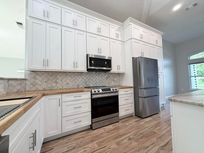 Building Photo - 3786 Sierra Dr