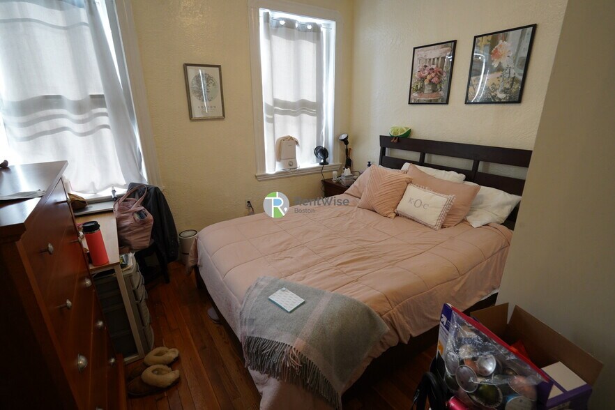 Building Photo - 72 Revere St