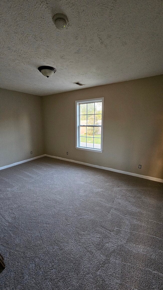 Building Photo - 138 Fox Creek Ct