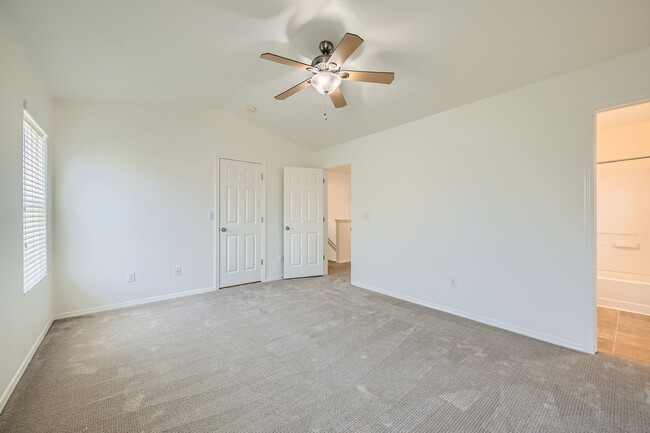 Building Photo - Fountain Townhome