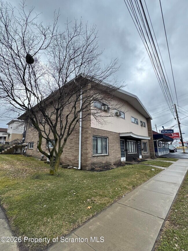 Building Photo - 615 3rd St