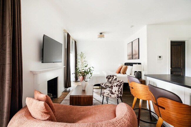 Building Photo - 10 5th Ave