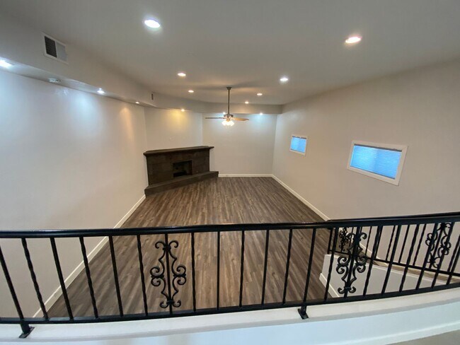 Building Photo - 2032 W Medlock Dr