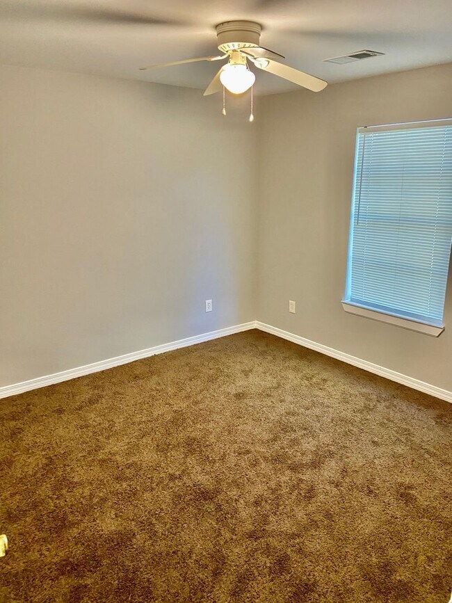 Building Photo - Gulfport 3 Bedroom