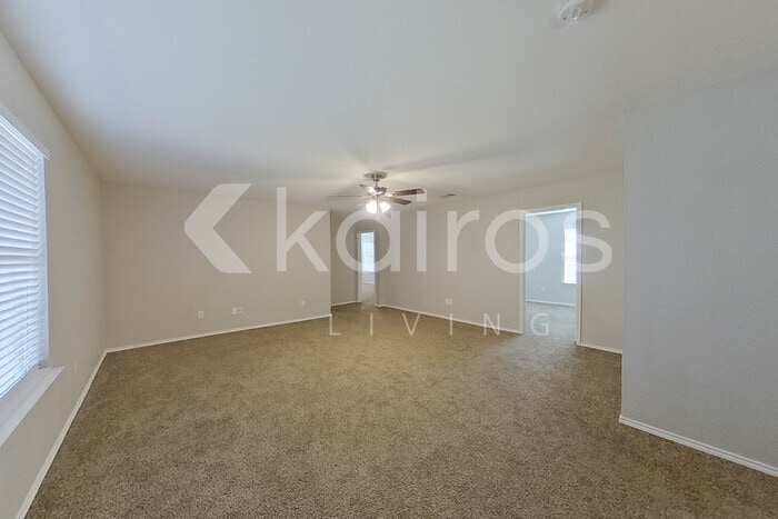 Building Photo - 1621 Vineridge Ln