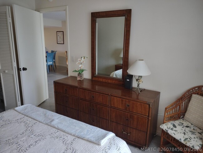 Building Photo - 5527 NE Gulfstream Way