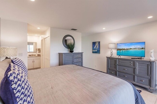 Building Photo - 1255 E Peppertree Dr