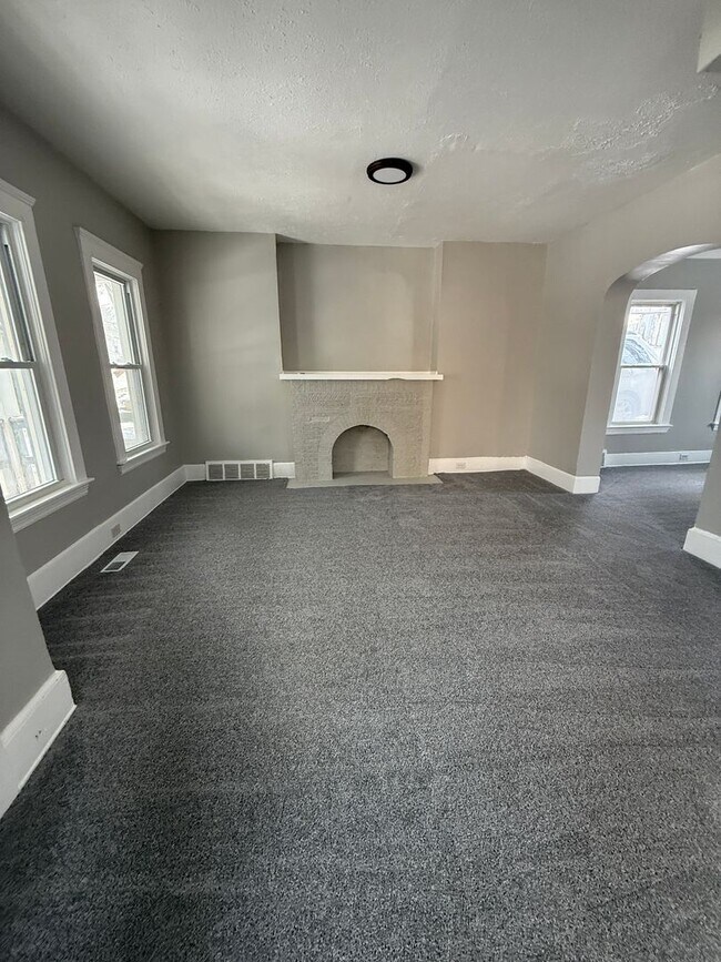 Building Photo - Cudell/West Blvd neighborhood; 4 bedroom/1 bath single family house for rent!