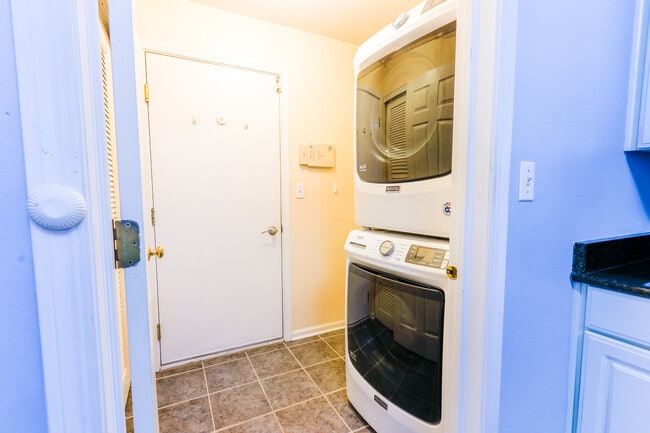 Building Photo - 2973 Kentshire Cir